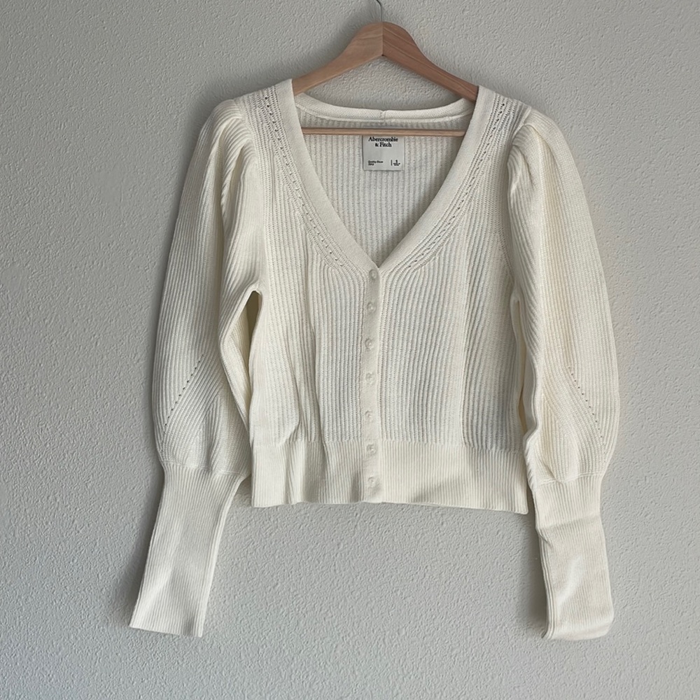 Abercrombie & Fitch sweater size small. Never worn.
